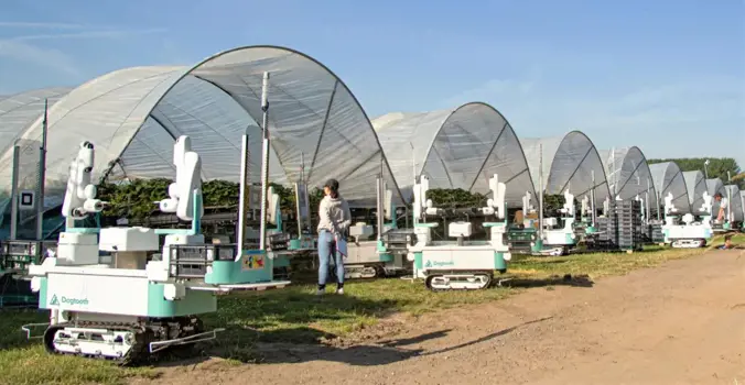 Dogtooth robots outdoors on farm © Dogtooth